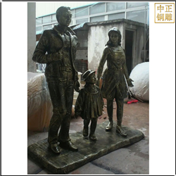 一家三口逛街人物銅雕塑